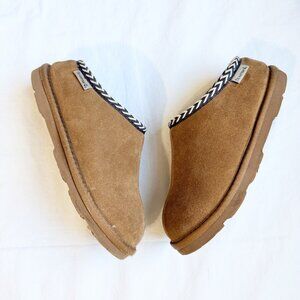 Bearpaw Kids Suede Slip-On Indoor/Outdoor Slippers With Chevron Trim Size 3